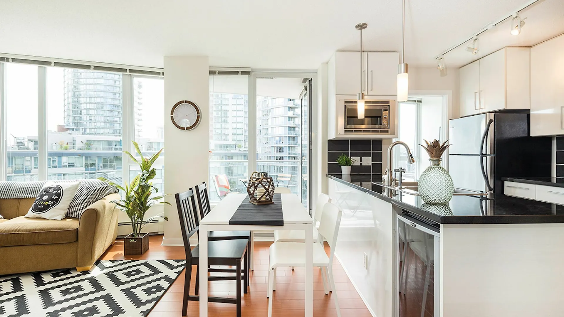 Posh 2Br In Chinatown By Sonder Hotel Vancouver 4*,  Canada